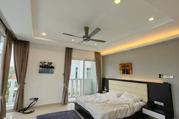 USJ Avenue USJ Heights 3 Storey Bungalow with Swimming Pool FOR SALE