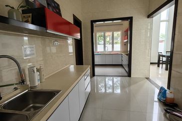 USJ Avenue USJ Heights 3 Storey Bungalow with Swimming Pool FOR SALE