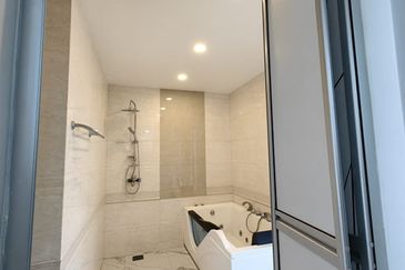 USJ Avenue USJ Heights 3 Storey Bungalow with Swimming Pool FOR SALE