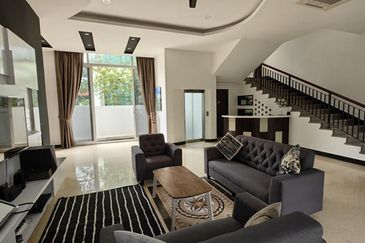 USJ Avenue USJ Heights 3 Storey Bungalow with Swimming Pool FOR SALE