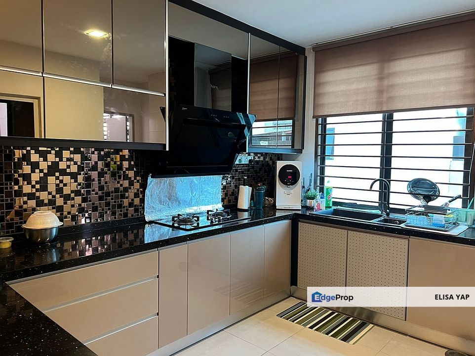 Fully Renovated 2.5 Storey Terrace Taman Putra Impiana Puchong FOR SALE, Selangor, Puchong