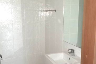 Royal Regent Sri Putramas III