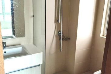 Royal Regent Sri Putramas III