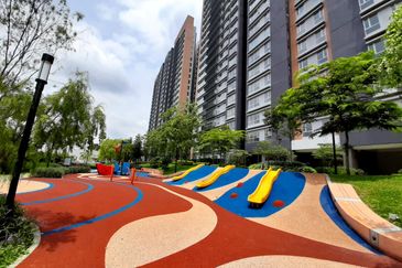 Lakefront Condominium | Emerald Hills @ Alam Damai