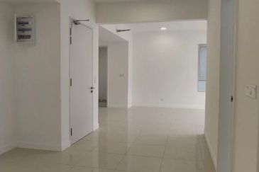 Lakefront Condominium | Emerald Hills @ Alam Damai