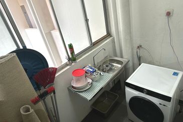 Zeta DeSkye Residence