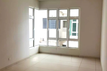 Royal Regent Sri Putramas III