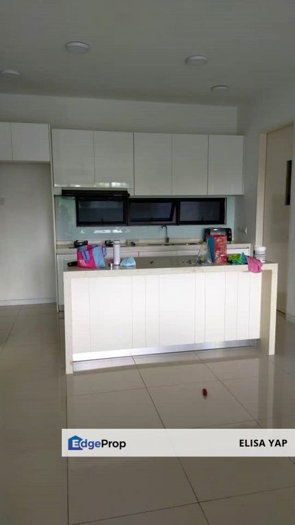 Paragon 3 Seri Kembangan  Non Bumi Ready Strata Tenanted 2 parking Lot FOR SALE, Selangor, Seri Kembangan