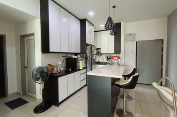 Zeta DeSkye Residence