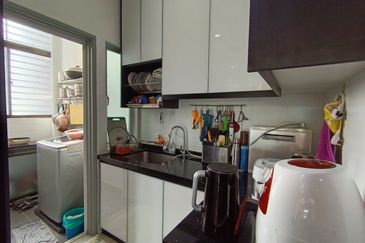 Zeta DeSkye Residence