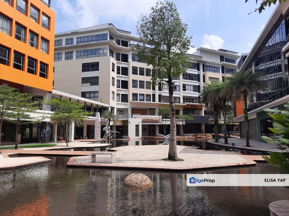 SetiaWalk Pusat Bandar Puchong Partial Furnished Office Lot 2145sqft near LRT, Selangor, Puchong