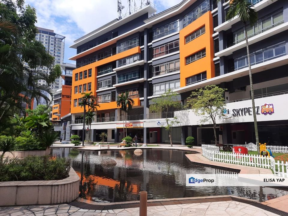 SetiaWalk Pusat Bandar Puchong Partial Furnished Office Lot 2145sqft near LRT, Selangor, Puchong