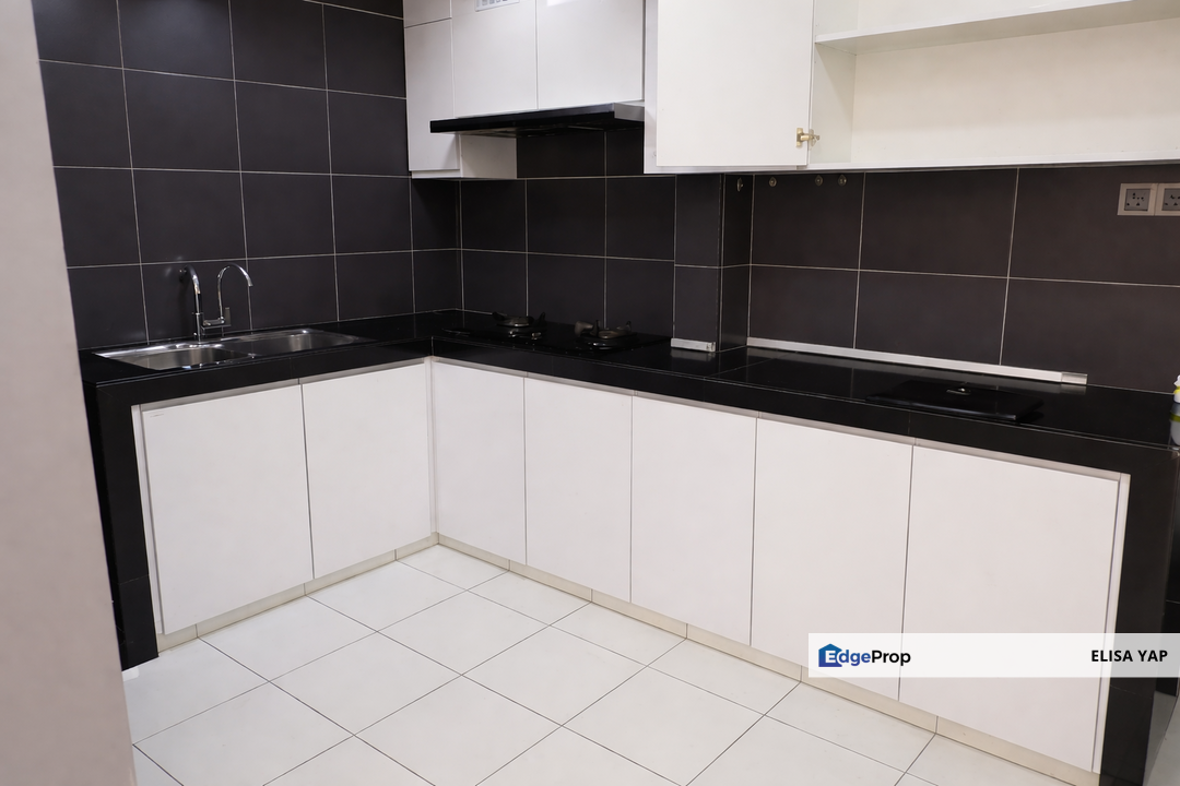 Symphony Heights Condominium Batu Caves  869sqft Low Floor Partially Furnished Non Bumi FOR SALE, Selangor, Batu Caves 