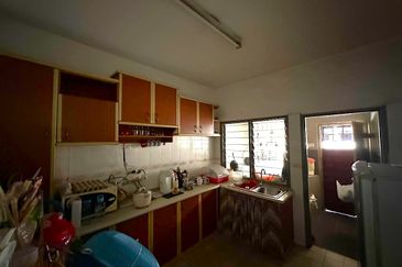 Jalan Anggerik Aranda 31/29