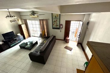 Jalan Anggerik Aranda 31/29