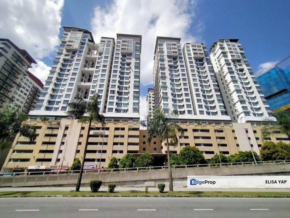 Casa Tiara Service Apartment Subang Jaya  2 Carpark 880sqft Partially Furnished FOR SALE, Selangor, Subang Jaya