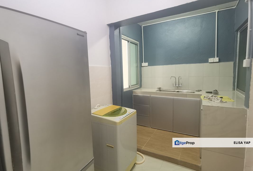 Lakeview Apartment Selayang Renovated Low Booking 100% Full Loan Ready Strata Title FOR SALE, Selangor, Selayang