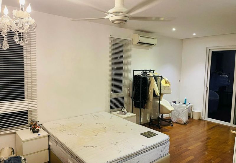 Rafflesia @ The Hill