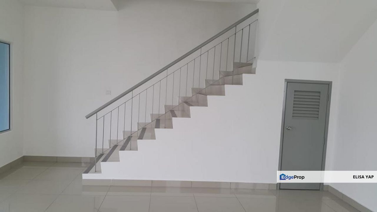 Egreta  Taman Saujana Rawang 2 Storey End Lot House Extra 10 feet Partially furnished FOR SALE, Selangor, Rawang
