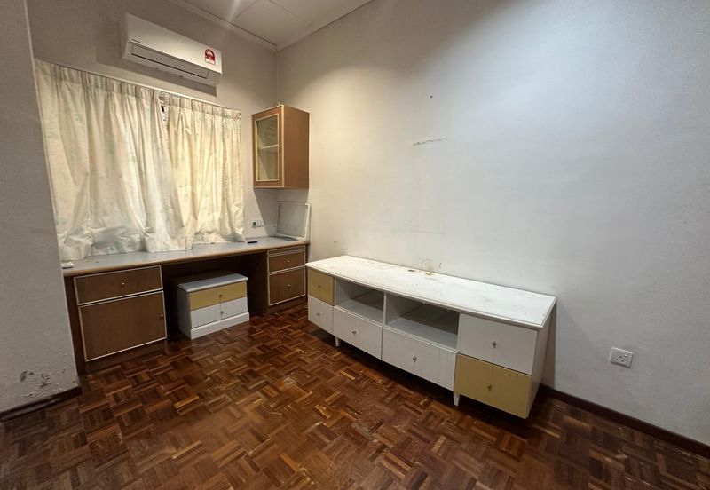 SL 4, Bandar Sungai Long