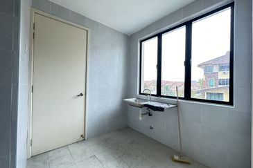 Avenue 2, Lake Valley