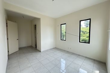 Avenue 2, Lake Valley