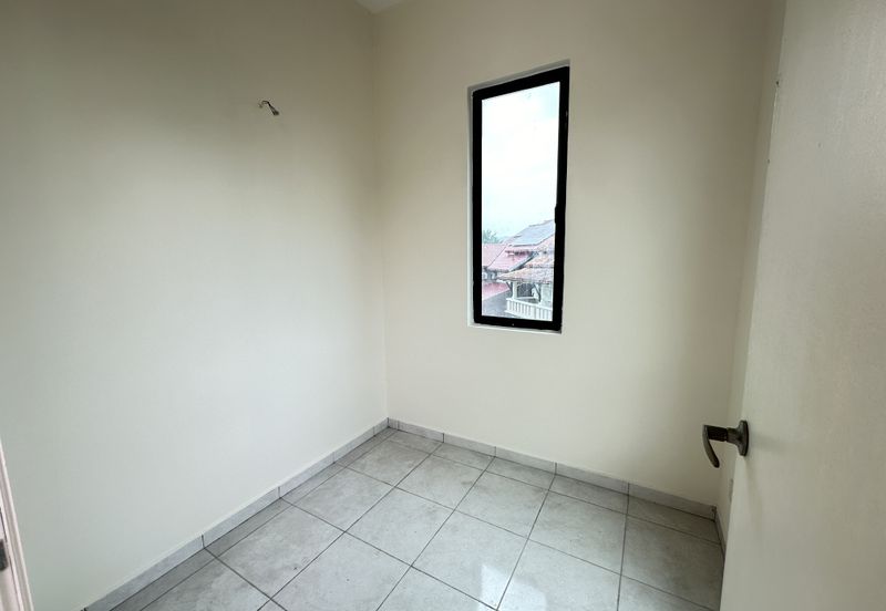 Avenue 2, Lake Valley