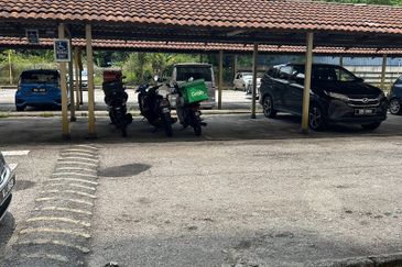 Pangsapuri Bayu Suria (Summerfields Apartments)