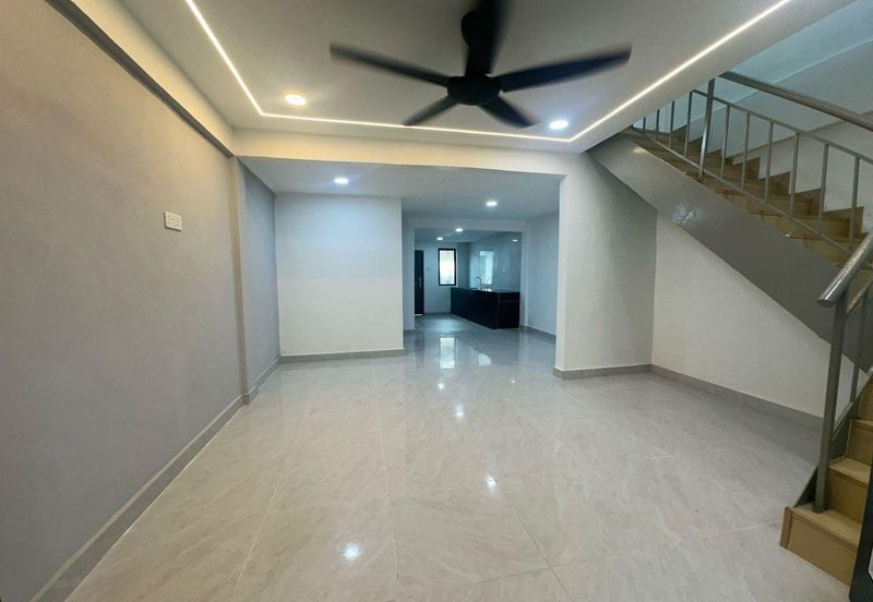 Double Storey @Low Cost Mount Austin 