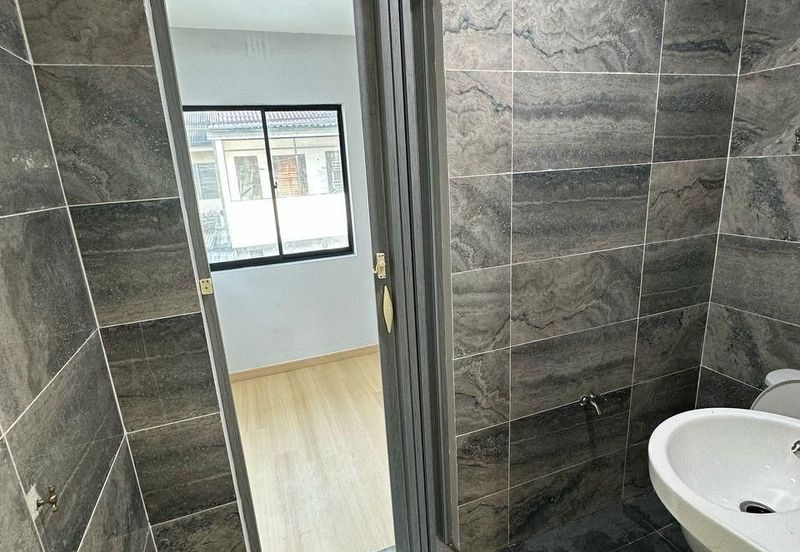 Double Storey @Low Cost Mount Austin 