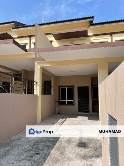 Partly Furnished New Townhouse Taman Salak Mulia, Selangor, Sepang