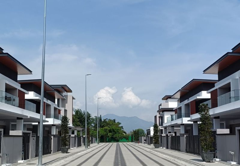 The Grand Thompson Residence