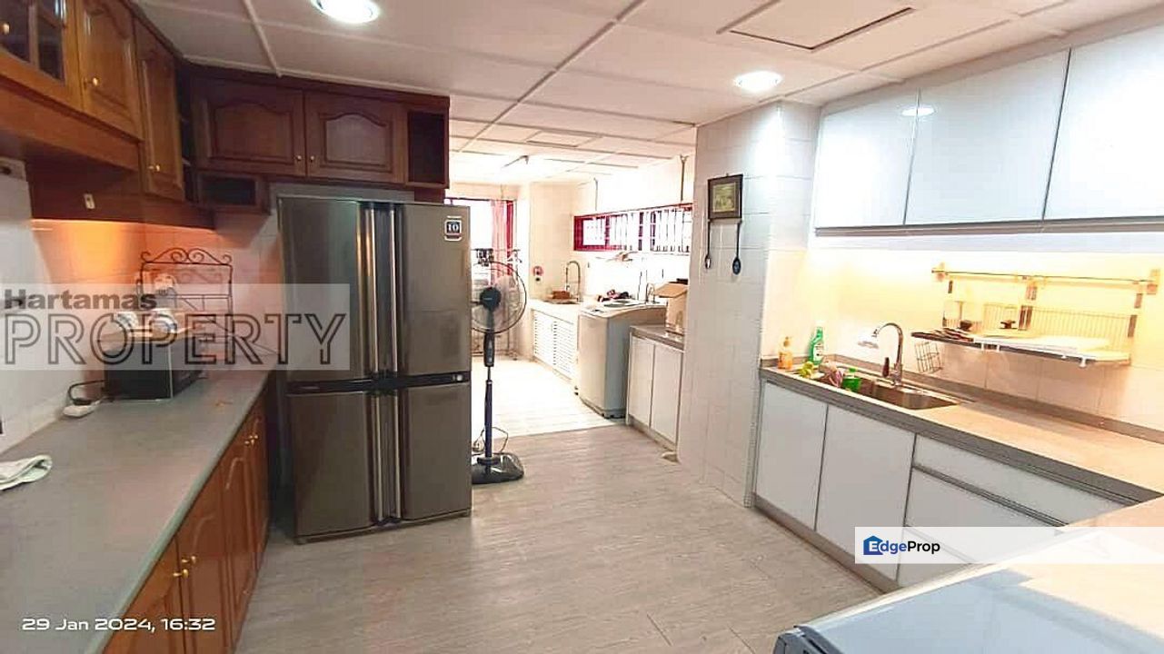 Summer Villa @ Subang Jaya, Spacious and Quiet Unit, Unique Lake Unblock View, high floor windy and good fengshui unit, Selangor, Subang Jaya