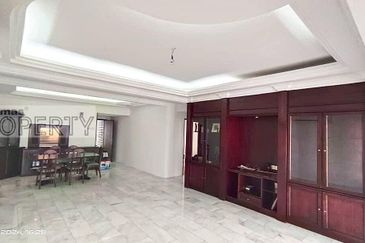 Spring & Summer Villa