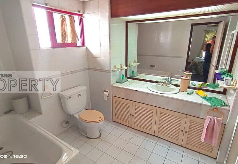 Spring & Summer Villa