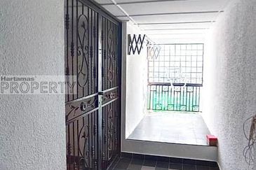 Spring & Summer Villa