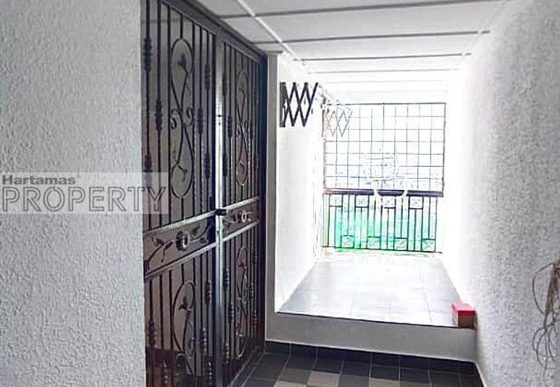 Spring & Summer Villa