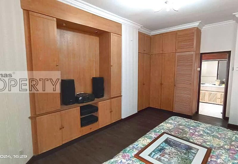 Spring & Summer Villa