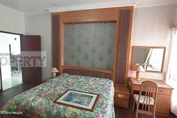 Spring & Summer Villa