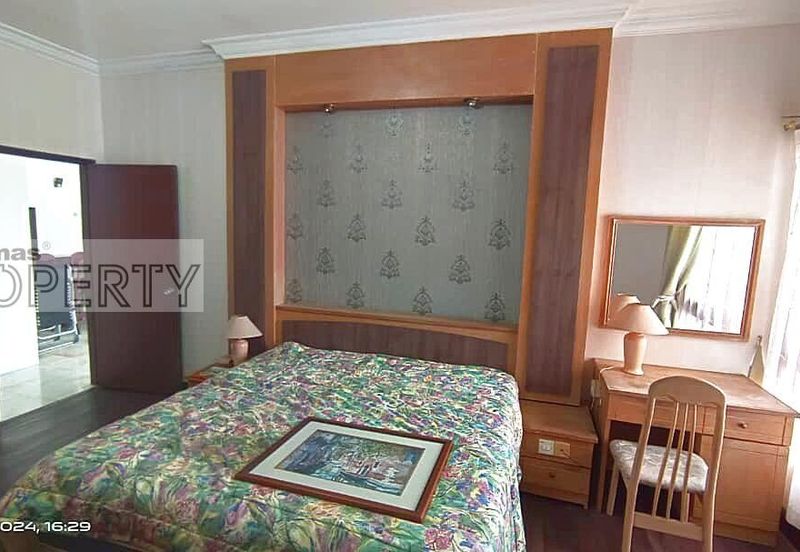 Spring & Summer Villa