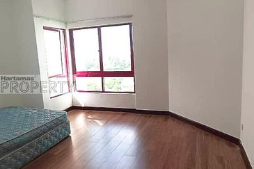 Spring & Summer Villa