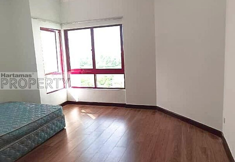 Spring & Summer Villa