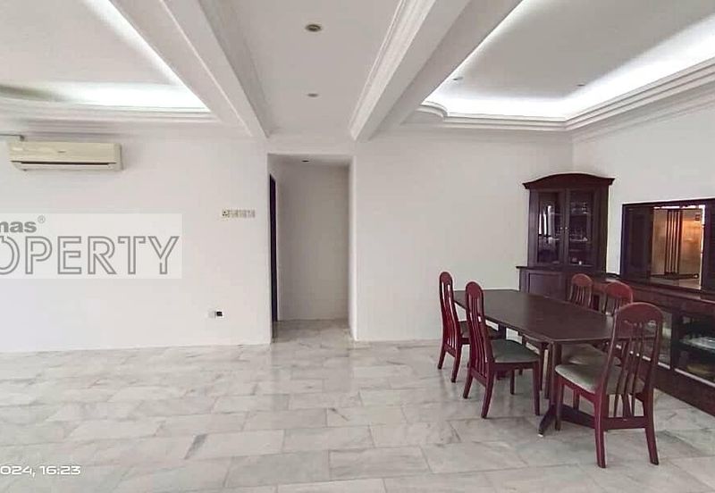 Spring & Summer Villa