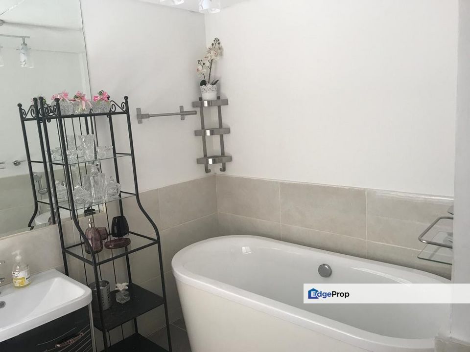 For Sale: Seri Maya | Duplex 3+2R 2B | 2320 sqft | Top Floor | Renovated | Pool View, Selangor, Ulu Kelang