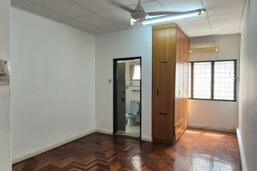 Bandar Sri Damansara SD8 | 2-Storey Terrace | 5R3B | Freehold | Fully Extended
