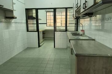 Bandar Sri Damansara SD8 | 2-Storey Terrace | 5R3B | Freehold | Fully Extended