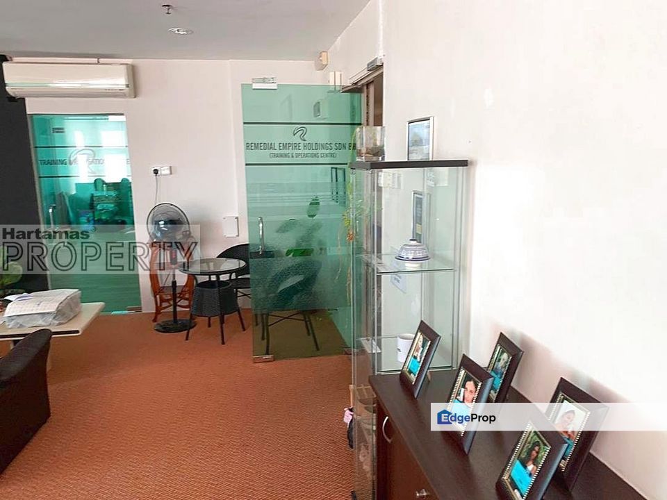 Nicely furnished office unit with 1 boss room & 1 huge meeting room open for rent, Selangor, Petaling Jaya