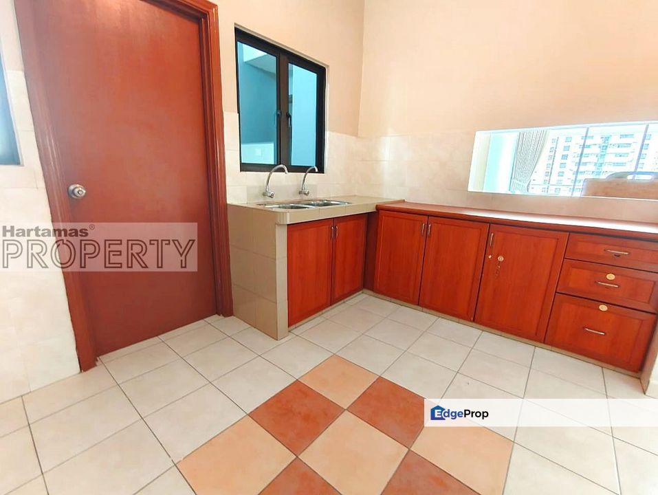 Opal Damansara Condo partial furnished 3 room 2 bath unit for rent, near mrt, Selangor, Sunway Damansara