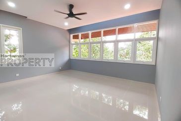 3 story bungalow villas @ Bukit Tunku Kenny Hill, nicely maintain unit