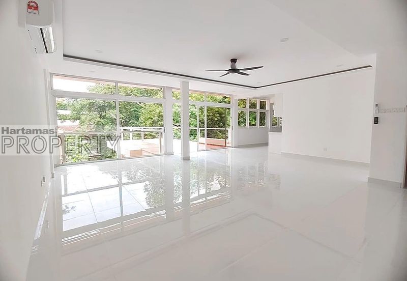 3 story bungalow villas @ Bukit Tunku Kenny Hill, nicely maintain unit